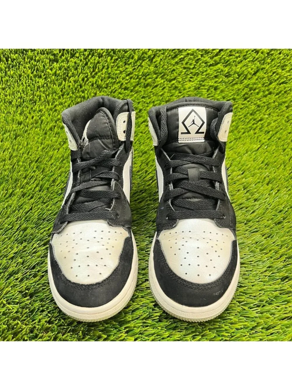 Nike Air Jordan 1 Mid Boys Size 5.5Y White Athletic Running Shoes Sneakers